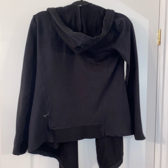 Nike size M with hood. - Picture 2 of 3